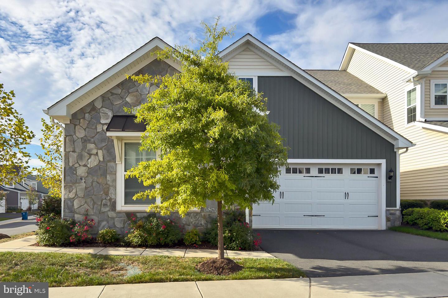 42783 FIREFLY SONATA TER, ASHBURN, Virginia 20148, 2 Bedrooms Bedrooms, ,3 BathroomsBathrooms,Residential,For sale,42783 FIREFLY SONATA TER,VALO2108470 MLS # VALO2108470