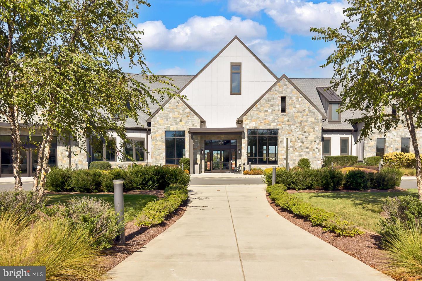 42783 FIREFLY SONATA TER, ASHBURN, Virginia 20148, 2 Bedrooms Bedrooms, ,3 BathroomsBathrooms,Residential,For sale,42783 FIREFLY SONATA TER,VALO2108470 MLS # VALO2108470