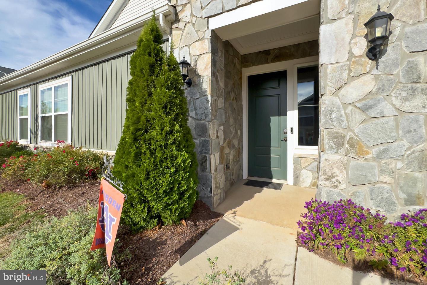 42783 FIREFLY SONATA TER, ASHBURN, Virginia 20148, 2 Bedrooms Bedrooms, ,3 BathroomsBathrooms,Residential,For sale,42783 FIREFLY SONATA TER,VALO2108470 MLS # VALO2108470