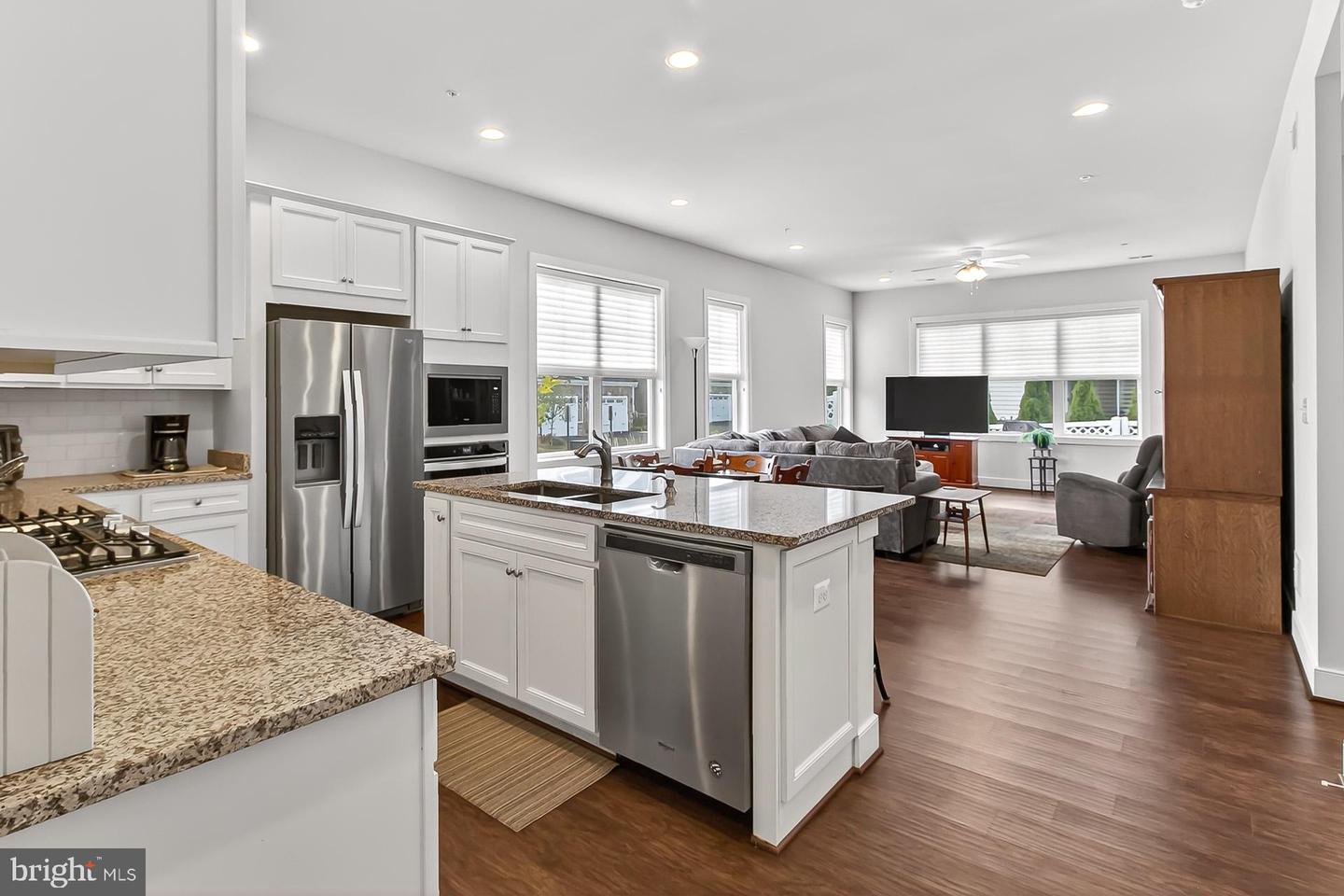 42783 FIREFLY SONATA TER, ASHBURN, Virginia 20148, 2 Bedrooms Bedrooms, ,3 BathroomsBathrooms,Residential,For sale,42783 FIREFLY SONATA TER,VALO2108470 MLS # VALO2108470