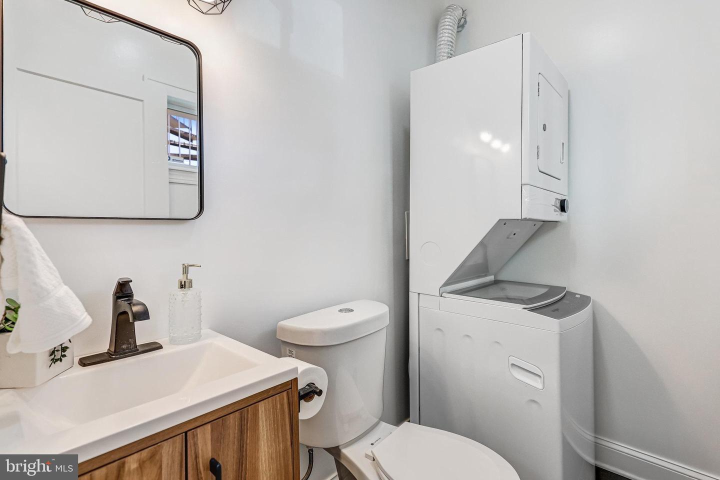 1113 HOLBROOK TER NE, WASHINGTON, District Of Columbia 20002, 2 Bedrooms Bedrooms, 8 Rooms Rooms,1 BathroomBathrooms,Residential,For sale,1113 HOLBROOK TER NE,DCDC2226092 MLS # DCDC2226092