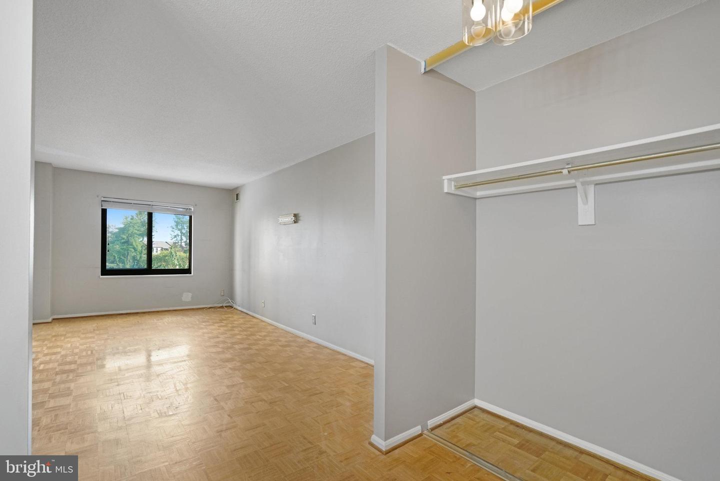 205 YOAKUM PKWY #223, ALEXANDRIA, Virginia 22304, 2 Bedrooms Bedrooms, ,2 BathroomsBathrooms,Residential,For sale,205 YOAKUM PKWY #223,VAAX2050648 MLS # VAAX2050648
