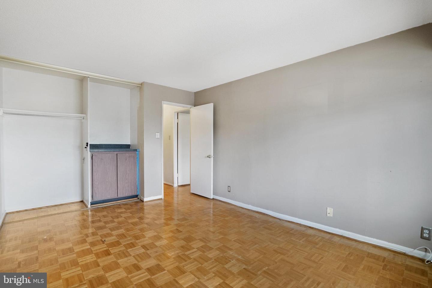 205 YOAKUM PKWY #223, ALEXANDRIA, Virginia 22304, 2 Bedrooms Bedrooms, ,2 BathroomsBathrooms,Residential,For sale,205 YOAKUM PKWY #223,VAAX2050648 MLS # VAAX2050648