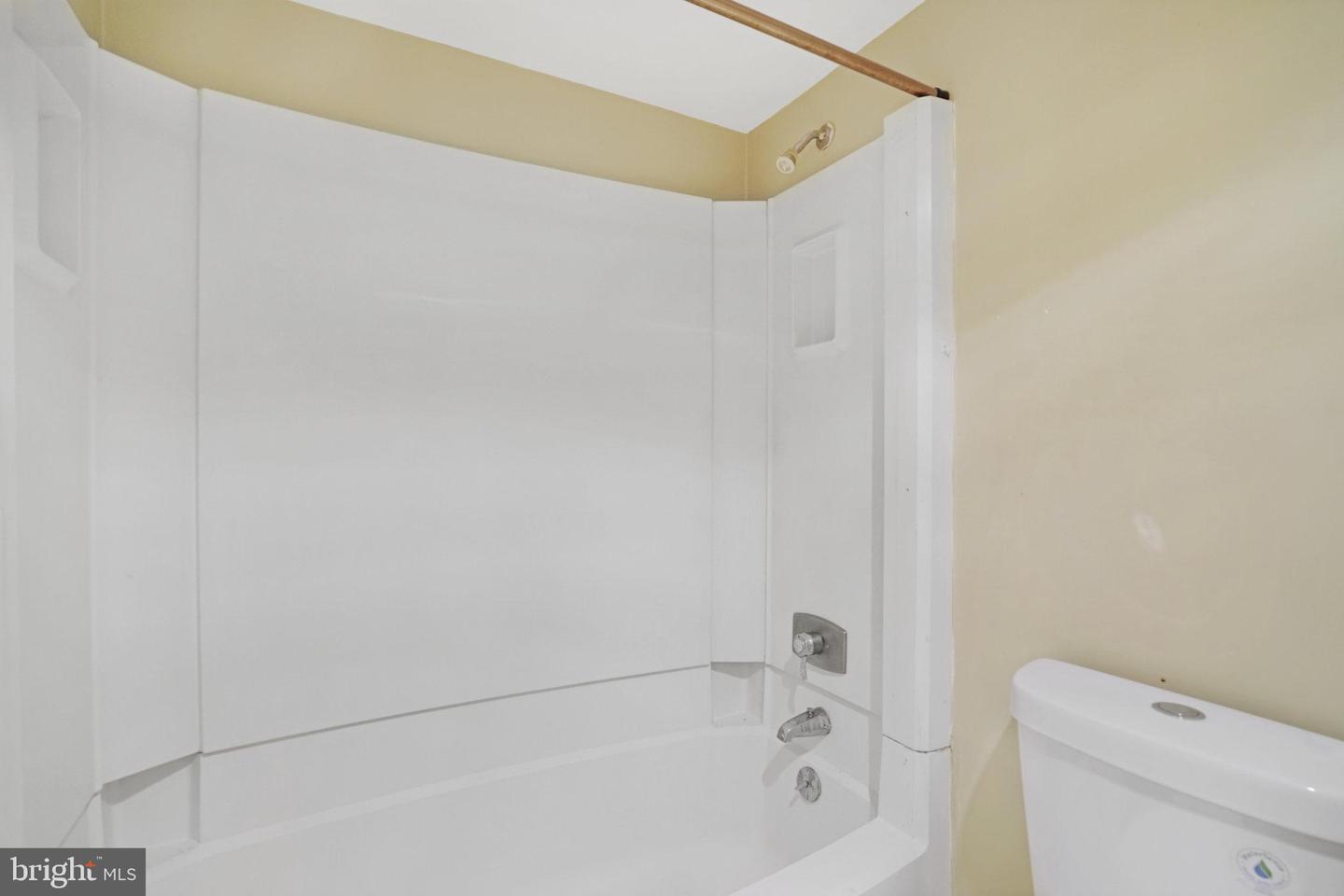 205 YOAKUM PKWY #223, ALEXANDRIA, Virginia 22304, 2 Bedrooms Bedrooms, ,2 BathroomsBathrooms,Residential,For sale,205 YOAKUM PKWY #223,VAAX2050648 MLS # VAAX2050648