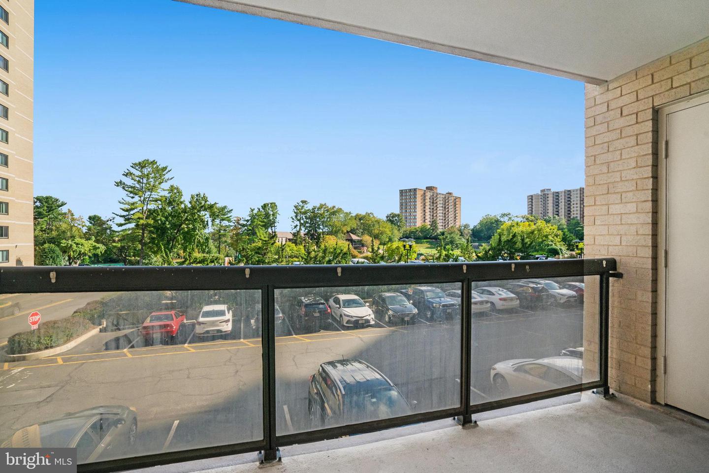 205 YOAKUM PKWY #223, ALEXANDRIA, Virginia 22304, 2 Bedrooms Bedrooms, ,2 BathroomsBathrooms,Residential,For sale,205 YOAKUM PKWY #223,VAAX2050648 MLS # VAAX2050648