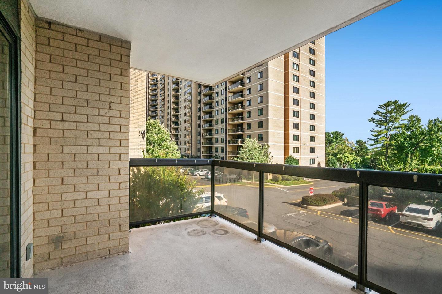 205 YOAKUM PKWY #223, ALEXANDRIA, Virginia 22304, 2 Bedrooms Bedrooms, ,2 BathroomsBathrooms,Residential,For sale,205 YOAKUM PKWY #223,VAAX2050648 MLS # VAAX2050648
