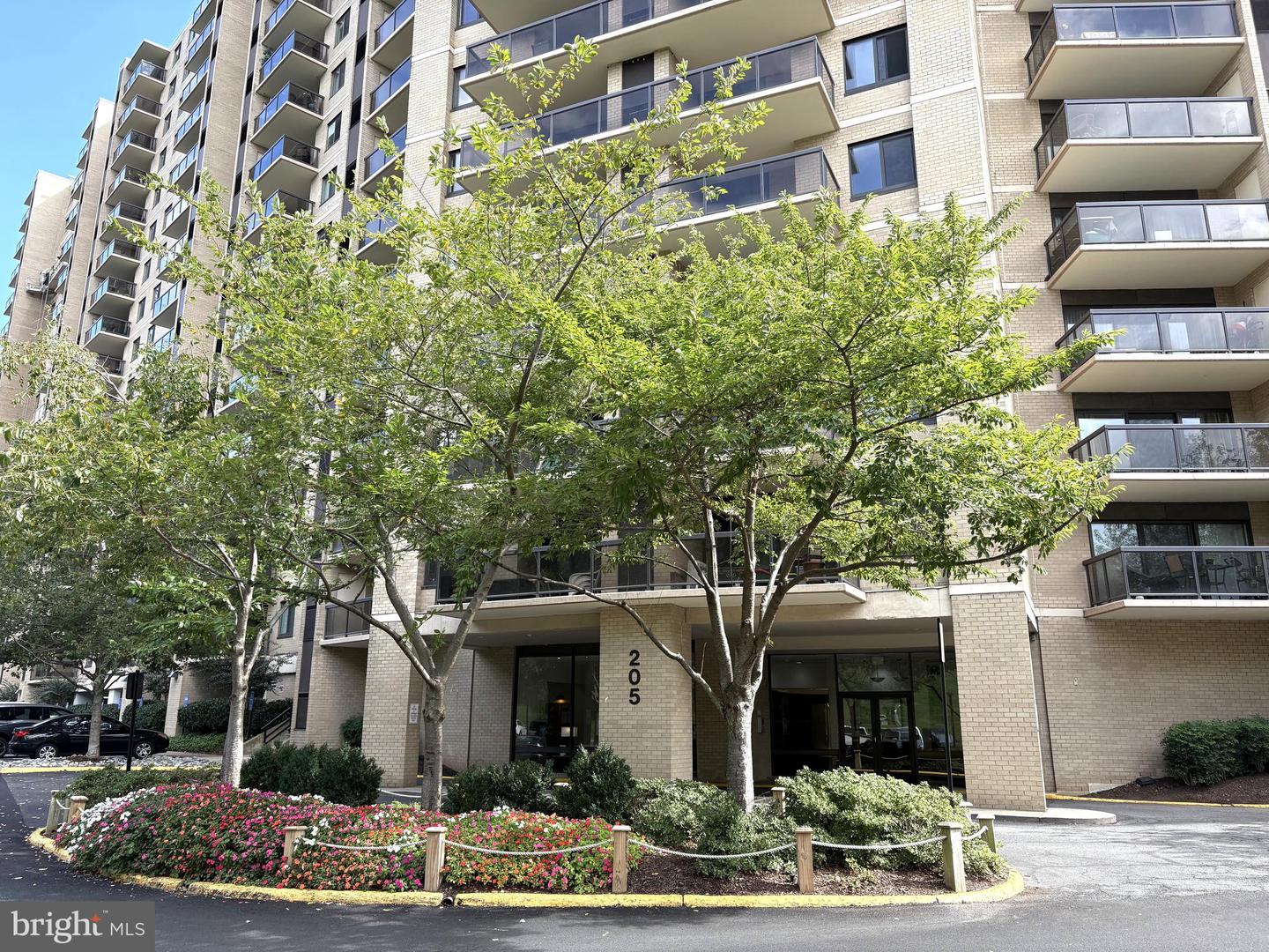 205 YOAKUM PKWY #223, ALEXANDRIA, Virginia 22304, 2 Bedrooms Bedrooms, ,2 BathroomsBathrooms,Residential,For sale,205 YOAKUM PKWY #223,VAAX2050648 MLS # VAAX2050648
