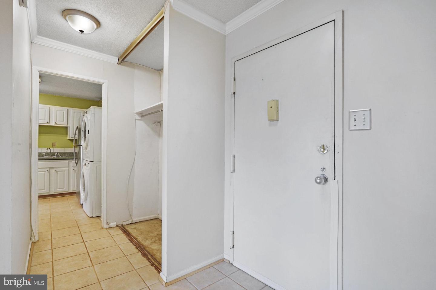205 YOAKUM PKWY #223, ALEXANDRIA, Virginia 22304, 2 Bedrooms Bedrooms, ,2 BathroomsBathrooms,Residential,For sale,205 YOAKUM PKWY #223,VAAX2050648 MLS # VAAX2050648