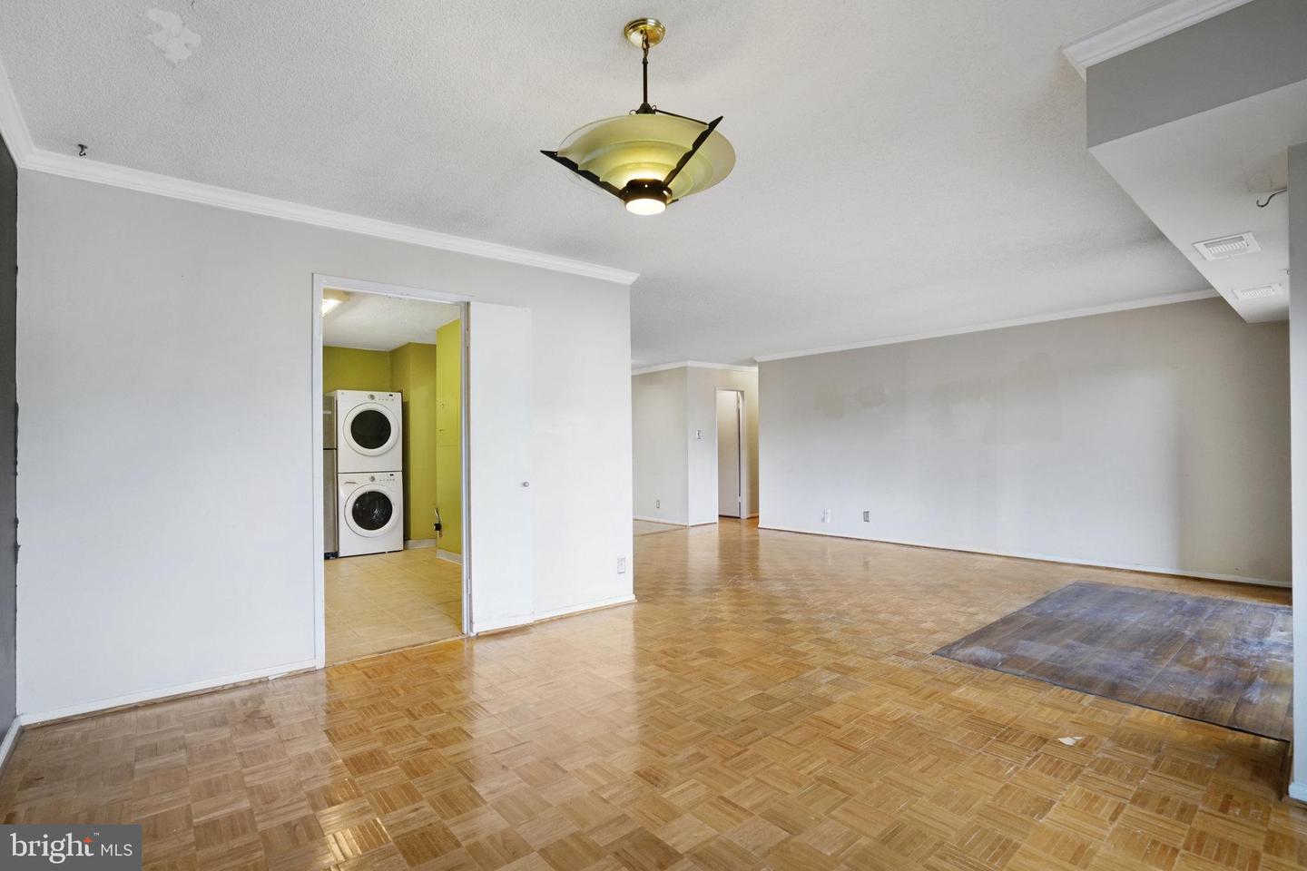 205 YOAKUM PKWY #223, ALEXANDRIA, Virginia 22304, 2 Bedrooms Bedrooms, ,2 BathroomsBathrooms,Residential,For sale,205 YOAKUM PKWY #223,VAAX2050648 MLS # VAAX2050648