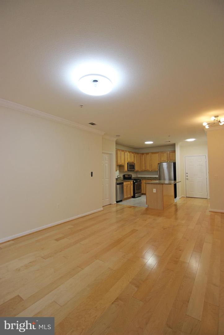 9486 VIRGINIA CENTER BLVD #203, VIENNA, Virginia 22181, 2 Bedrooms Bedrooms, ,2 BathroomsBathrooms,Residential,For sale,9486 VIRGINIA CENTER BLVD #203,VAFX2273384 MLS # VAFX2273384