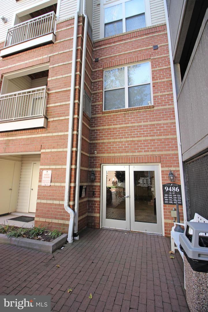 9486 VIRGINIA CENTER BLVD #203, VIENNA, Virginia 22181, 2 Bedrooms Bedrooms, ,2 BathroomsBathrooms,Residential,For sale,9486 VIRGINIA CENTER BLVD #203,VAFX2273384 MLS # VAFX2273384
