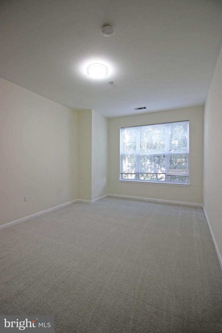 9486 VIRGINIA CENTER BLVD #203, VIENNA, Virginia 22181, 2 Bedrooms Bedrooms, ,2 BathroomsBathrooms,Residential,For sale,9486 VIRGINIA CENTER BLVD #203,VAFX2273384 MLS # VAFX2273384