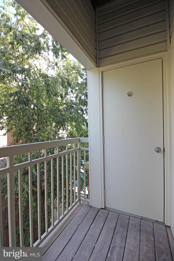 9486 VIRGINIA CENTER BLVD #203, VIENNA, Virginia 22181, 2 Bedrooms Bedrooms, ,2 BathroomsBathrooms,Residential,For sale,9486 VIRGINIA CENTER BLVD #203,VAFX2273384 MLS # VAFX2273384