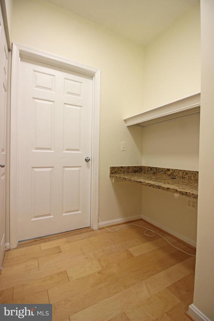 9486 VIRGINIA CENTER BLVD #203, VIENNA, Virginia 22181, 2 Bedrooms Bedrooms, ,2 BathroomsBathrooms,Residential,For sale,9486 VIRGINIA CENTER BLVD #203,VAFX2273384 MLS # VAFX2273384