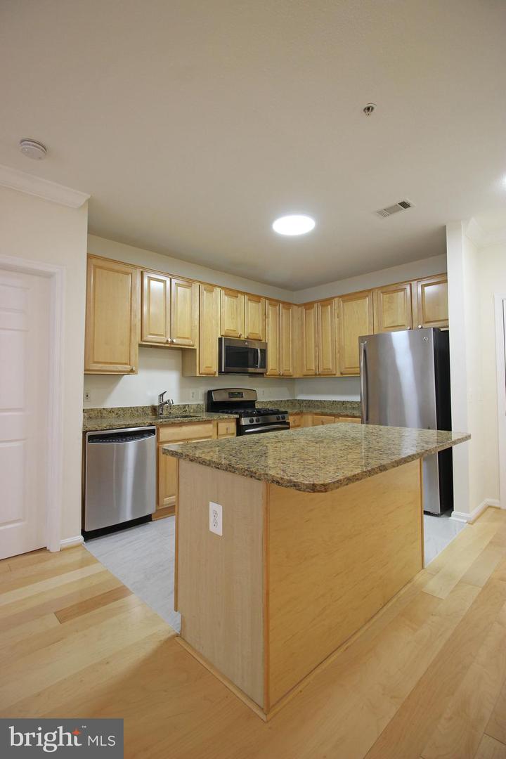 9486 VIRGINIA CENTER BLVD #203, VIENNA, Virginia 22181, 2 Bedrooms Bedrooms, ,2 BathroomsBathrooms,Residential,For sale,9486 VIRGINIA CENTER BLVD #203,VAFX2273384 MLS # VAFX2273384