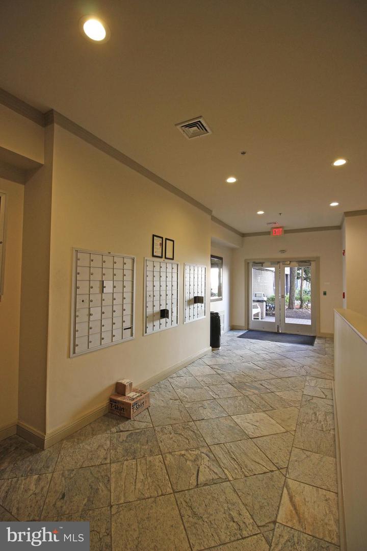 9486 VIRGINIA CENTER BLVD #203, VIENNA, Virginia 22181, 2 Bedrooms Bedrooms, ,2 BathroomsBathrooms,Residential,For sale,9486 VIRGINIA CENTER BLVD #203,VAFX2273384 MLS # VAFX2273384