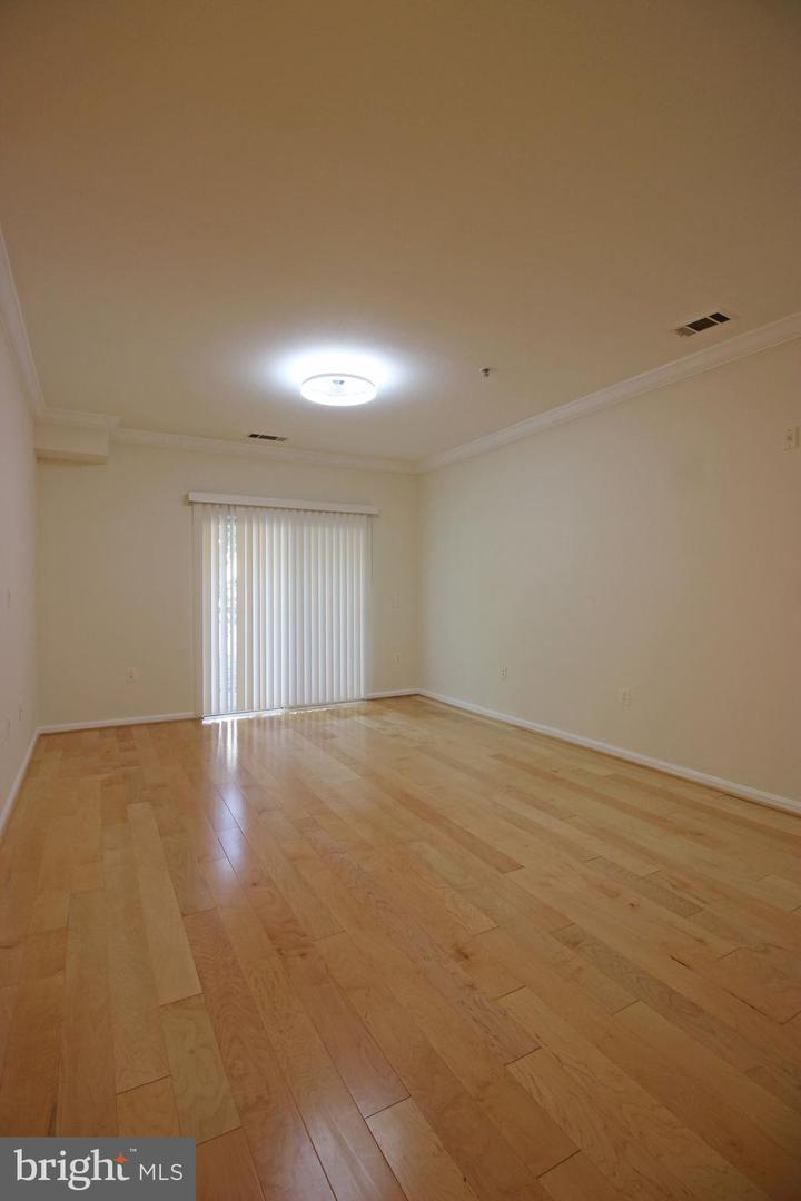 9486 VIRGINIA CENTER BLVD #203, VIENNA, Virginia 22181, 2 Bedrooms Bedrooms, ,2 BathroomsBathrooms,Residential,For sale,9486 VIRGINIA CENTER BLVD #203,VAFX2273384 MLS # VAFX2273384