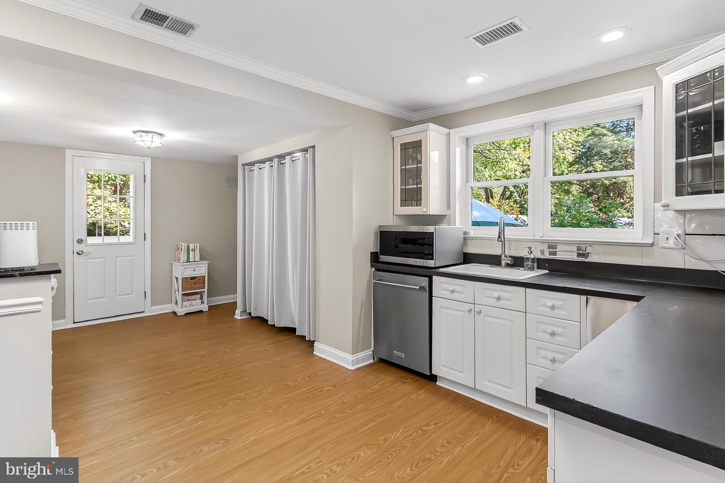 3445 UPSIDE CT, FALLS CHURCH, Virginia 22042, 3 Bedrooms Bedrooms, ,2 BathroomsBathrooms,Residential,For sale,3445 UPSIDE CT,VAFX2273782 MLS # VAFX2273782