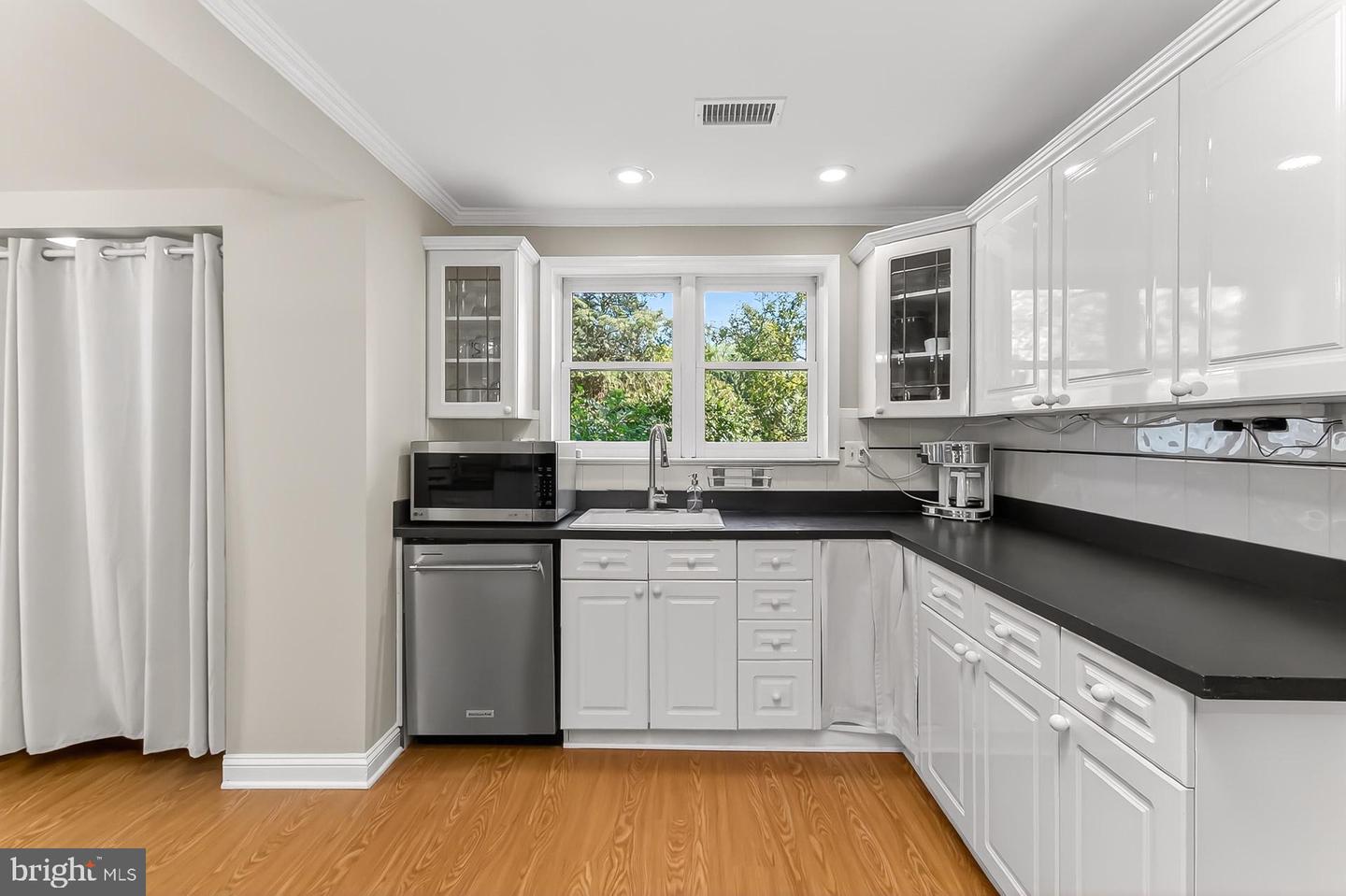3445 UPSIDE CT, FALLS CHURCH, Virginia 22042, 3 Bedrooms Bedrooms, ,2 BathroomsBathrooms,Residential,For sale,3445 UPSIDE CT,VAFX2273782 MLS # VAFX2273782