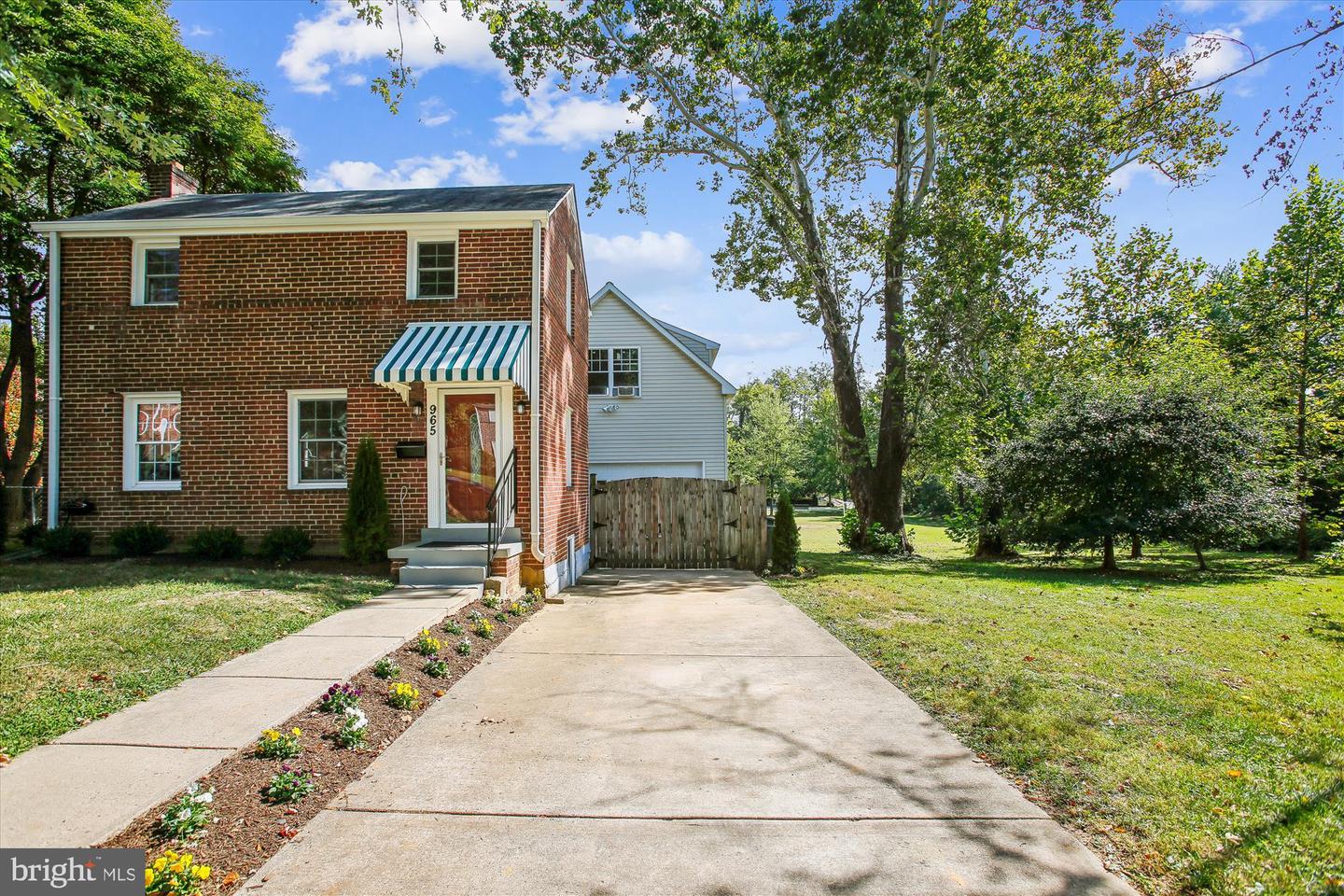 965 N KENTUCKY ST, ARLINGTON, Virginia 22205, 2 Bedrooms Bedrooms, 7 Rooms Rooms,2 BathroomsBathrooms,Residential,For sale,965 N KENTUCKY ST,VAAR2064792 MLS # VAAR2064792