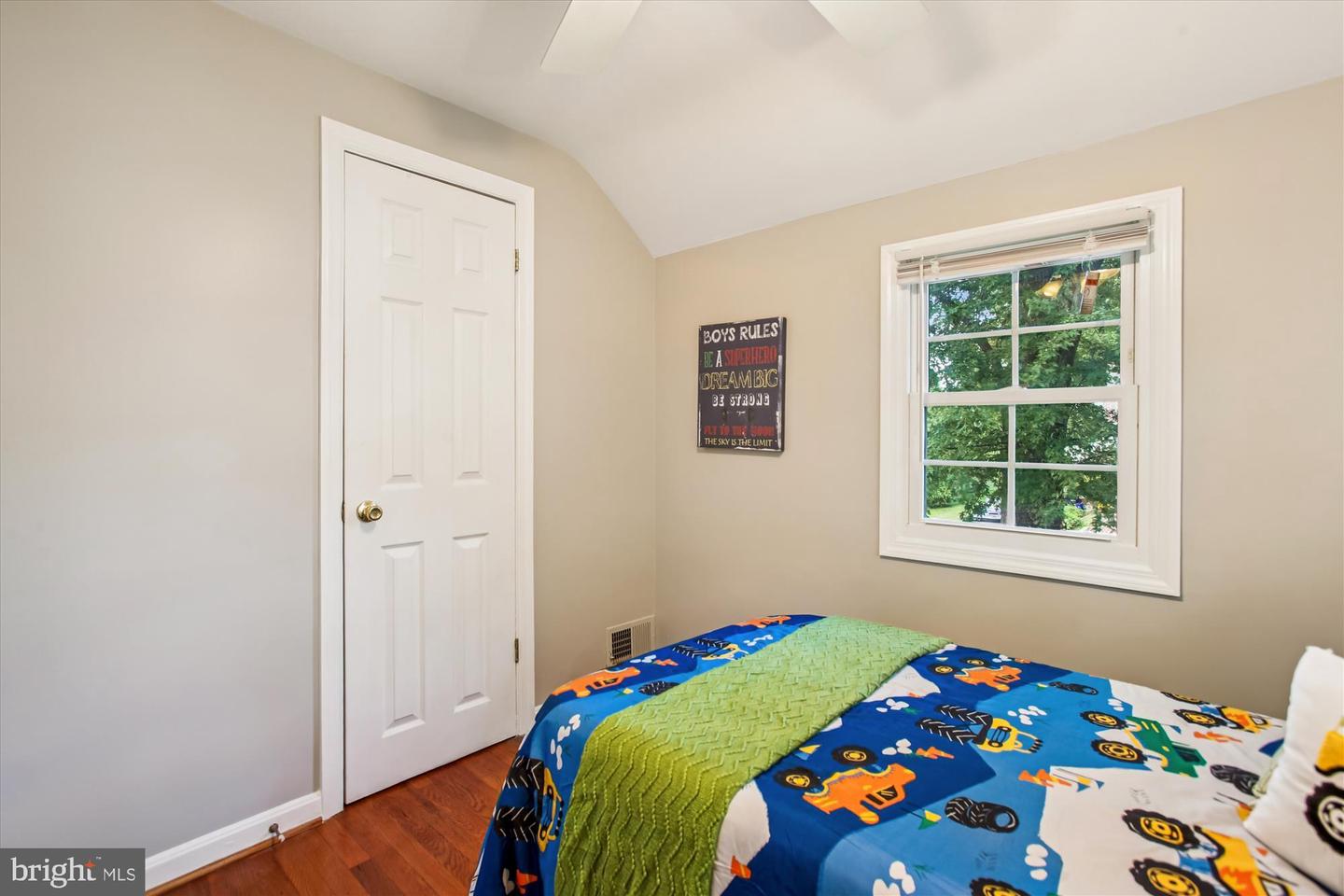 965 N KENTUCKY ST, ARLINGTON, Virginia 22205, 2 Bedrooms Bedrooms, 7 Rooms Rooms,2 BathroomsBathrooms,Residential,For sale,965 N KENTUCKY ST,VAAR2064792 MLS # VAAR2064792