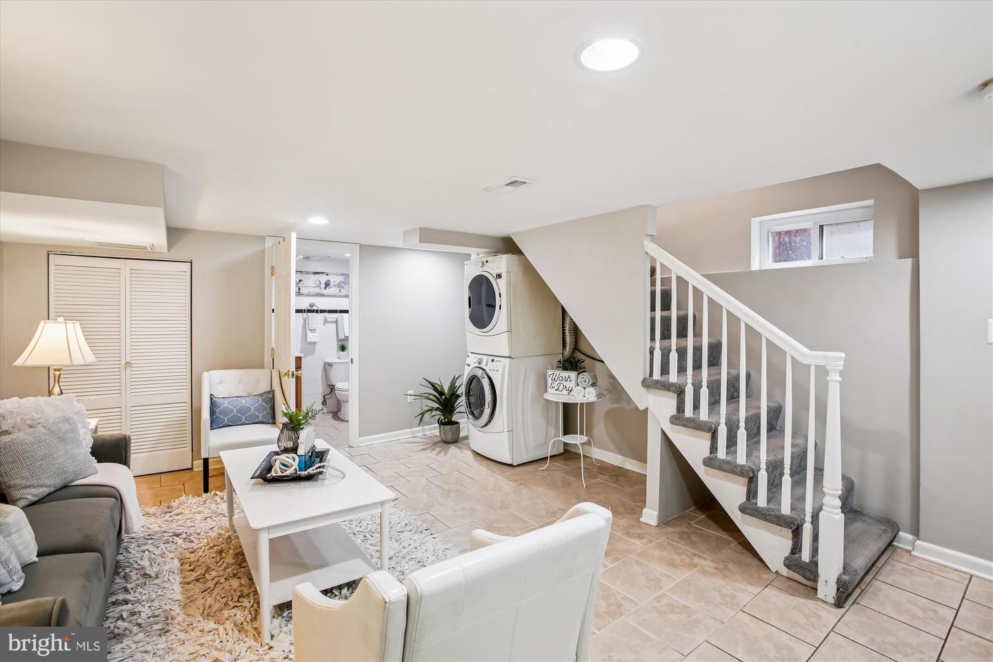 965 N KENTUCKY ST, ARLINGTON, Virginia 22205, 2 Bedrooms Bedrooms, 7 Rooms Rooms,2 BathroomsBathrooms,Residential,For sale,965 N KENTUCKY ST,VAAR2064792 MLS # VAAR2064792