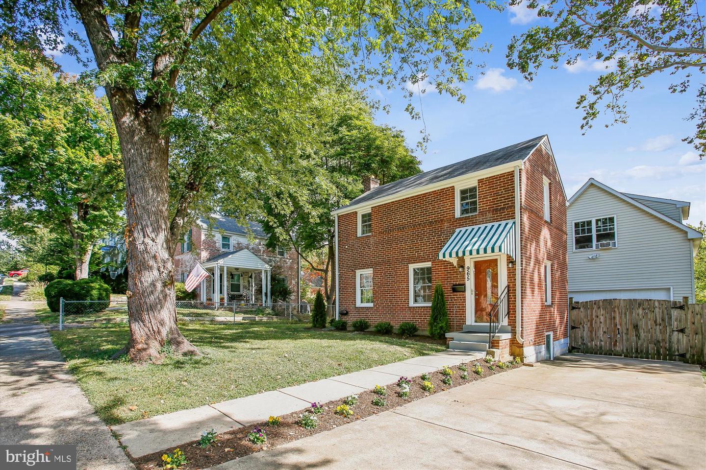 965 N KENTUCKY ST, ARLINGTON, Virginia 22205, 2 Bedrooms Bedrooms, 7 Rooms Rooms,2 BathroomsBathrooms,Residential,For sale,965 N KENTUCKY ST,VAAR2064792 MLS # VAAR2064792