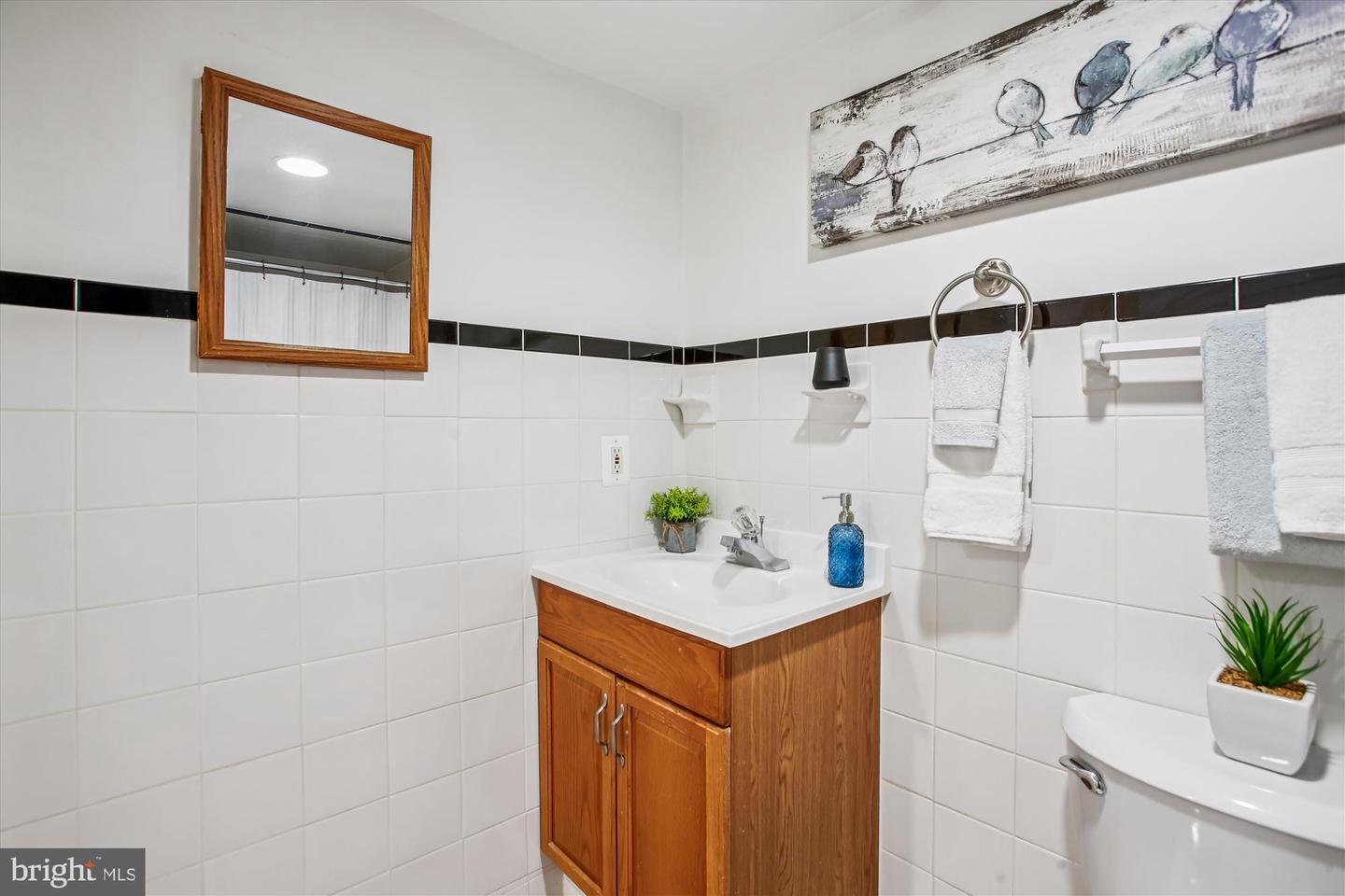 965 N KENTUCKY ST, ARLINGTON, Virginia 22205, 2 Bedrooms Bedrooms, 7 Rooms Rooms,2 BathroomsBathrooms,Residential,For sale,965 N KENTUCKY ST,VAAR2064792 MLS # VAAR2064792