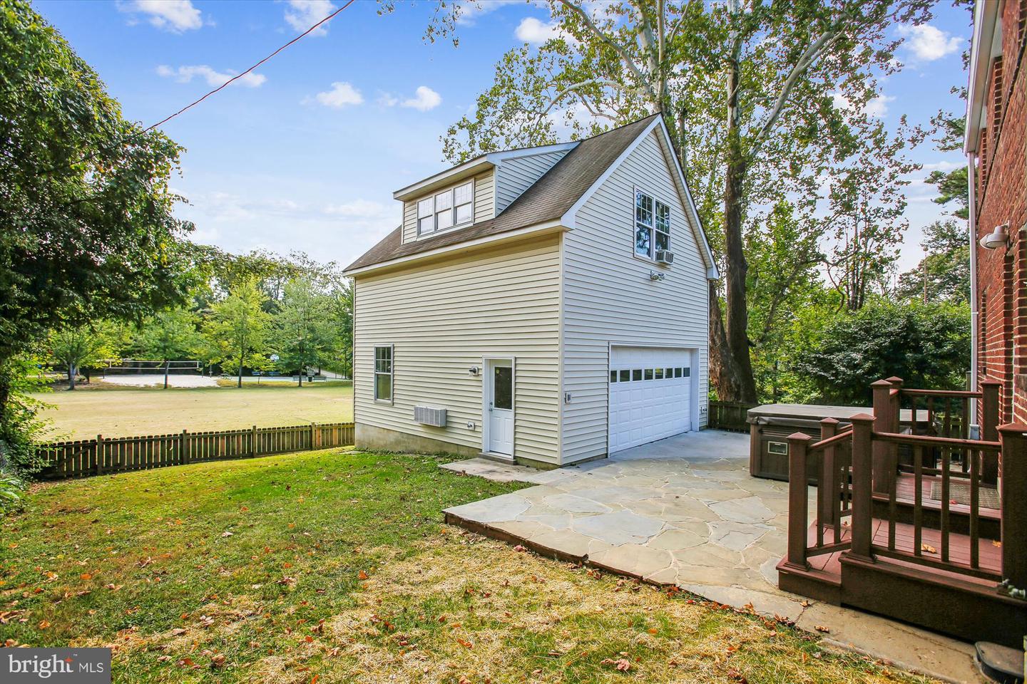965 N KENTUCKY ST, ARLINGTON, Virginia 22205, 2 Bedrooms Bedrooms, 7 Rooms Rooms,2 BathroomsBathrooms,Residential,For sale,965 N KENTUCKY ST,VAAR2064792 MLS # VAAR2064792