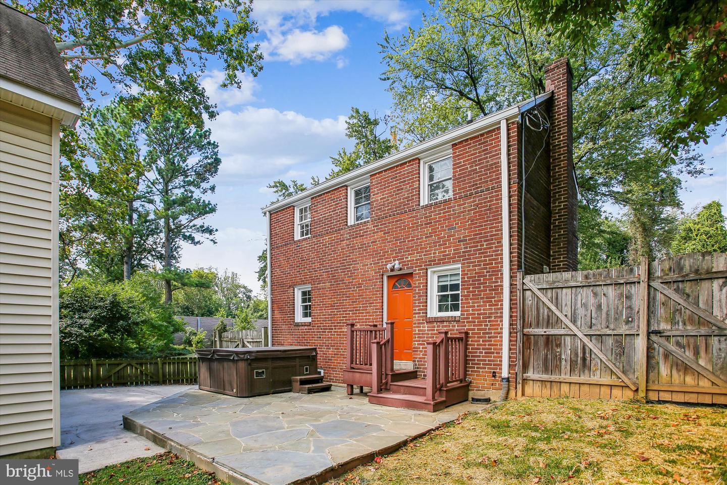 965 N KENTUCKY ST, ARLINGTON, Virginia 22205, 2 Bedrooms Bedrooms, 7 Rooms Rooms,2 BathroomsBathrooms,Residential,For sale,965 N KENTUCKY ST,VAAR2064792 MLS # VAAR2064792
