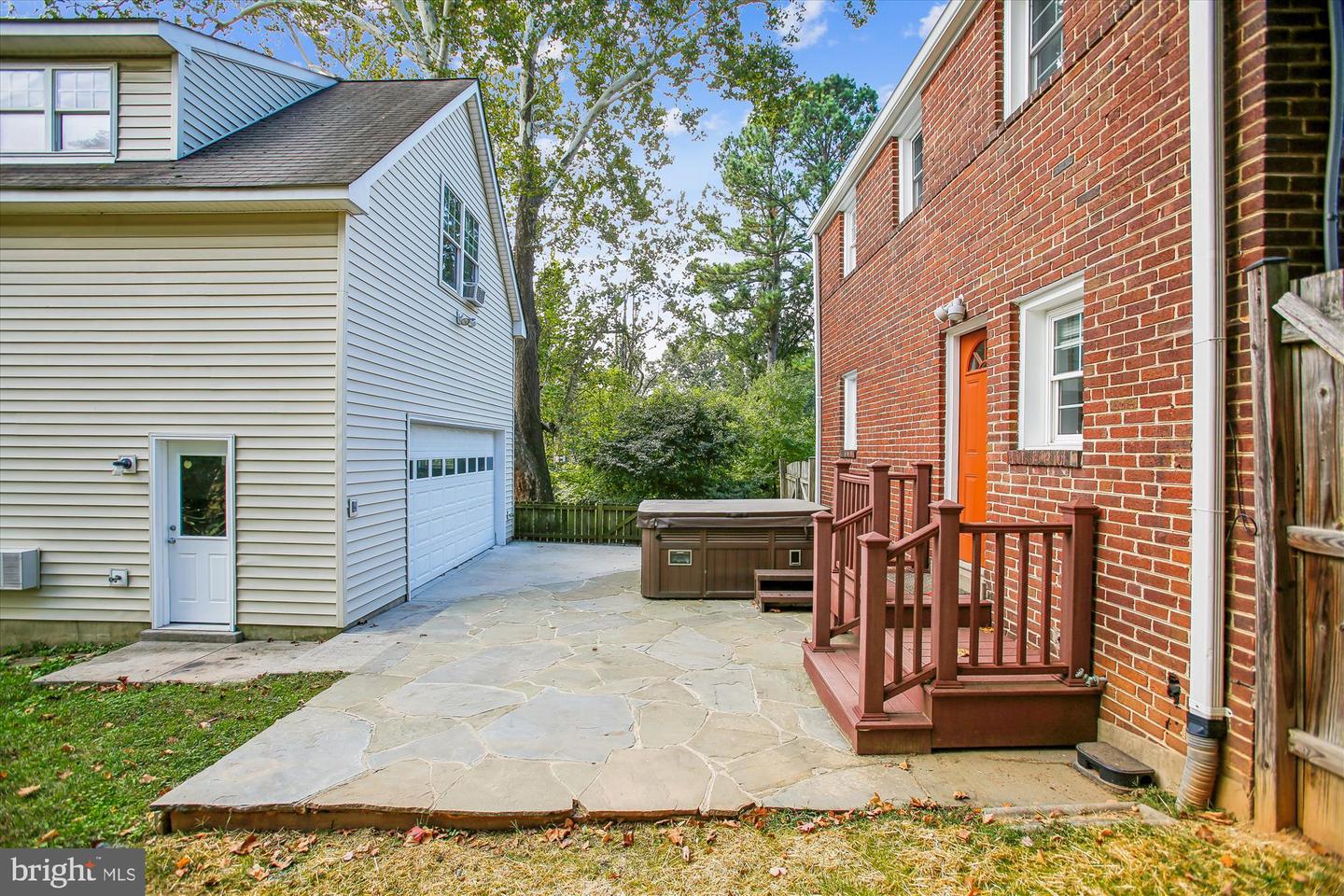 965 N KENTUCKY ST, ARLINGTON, Virginia 22205, 2 Bedrooms Bedrooms, 7 Rooms Rooms,2 BathroomsBathrooms,Residential,For sale,965 N KENTUCKY ST,VAAR2064792 MLS # VAAR2064792