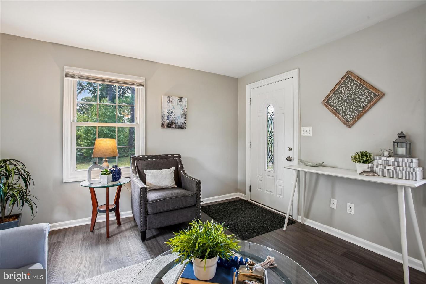 965 N KENTUCKY ST, ARLINGTON, Virginia 22205, 2 Bedrooms Bedrooms, 7 Rooms Rooms,2 BathroomsBathrooms,Residential,For sale,965 N KENTUCKY ST,VAAR2064792 MLS # VAAR2064792