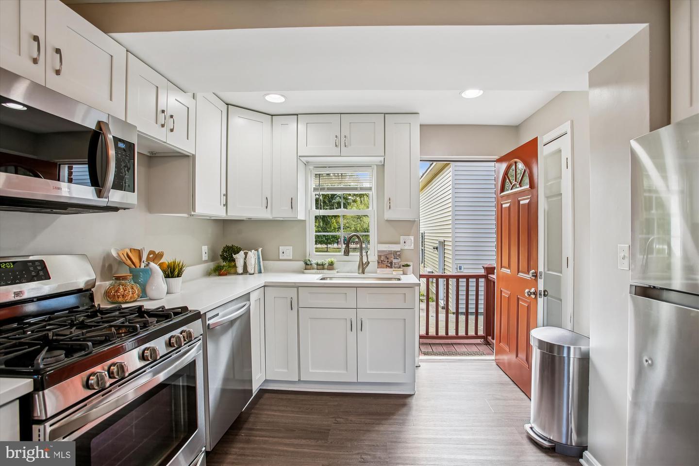 965 N KENTUCKY ST, ARLINGTON, Virginia 22205, 2 Bedrooms Bedrooms, 7 Rooms Rooms,2 BathroomsBathrooms,Residential,For sale,965 N KENTUCKY ST,VAAR2064792 MLS # VAAR2064792