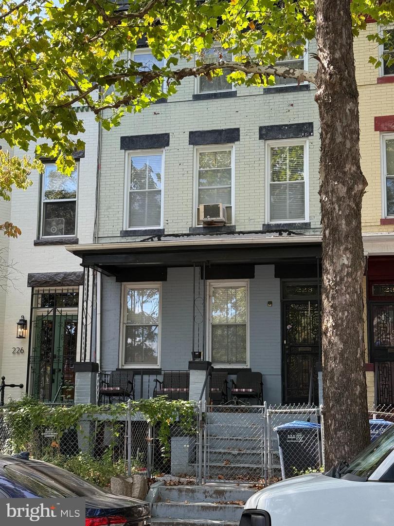 228 11TH ST NE, WASHINGTON, District Of Columbia 20002, 5 Bedrooms Bedrooms, ,2 BathroomsBathrooms,Residential,For sale,228 11TH ST NE,DCDC2226532 MLS # DCDC2226532