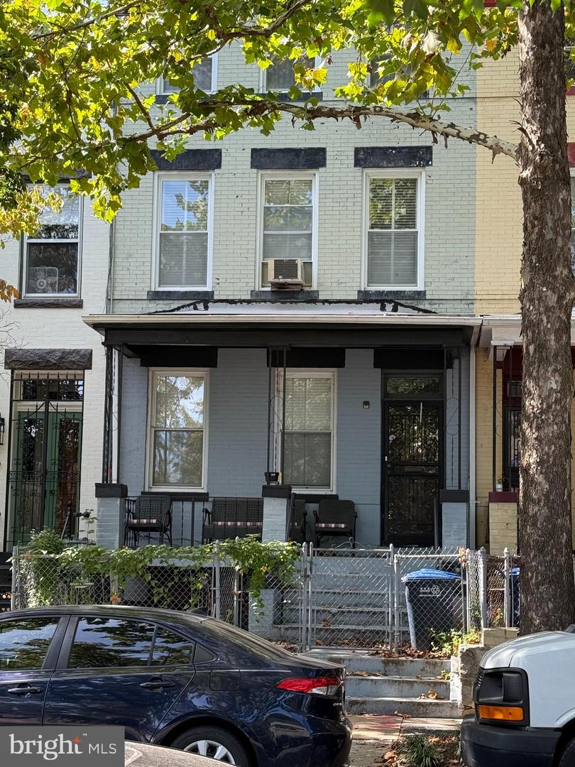 228 11TH ST NE, WASHINGTON, District Of Columbia 20002, 5 Bedrooms Bedrooms, ,2 BathroomsBathrooms,Residential,For sale,228 11TH ST NE,DCDC2226532 MLS # DCDC2226532