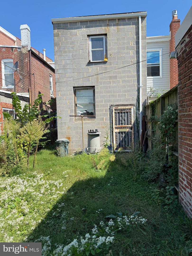 228 11TH ST NE, WASHINGTON, District Of Columbia 20002, 5 Bedrooms Bedrooms, ,2 BathroomsBathrooms,Residential,For sale,228 11TH ST NE,DCDC2226532 MLS # DCDC2226532