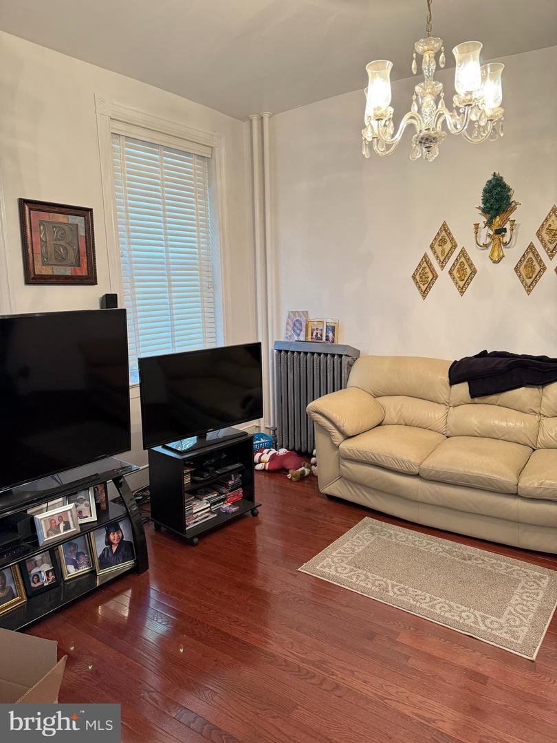 228 11TH ST NE, WASHINGTON, District Of Columbia 20002, 5 Bedrooms Bedrooms, ,2 BathroomsBathrooms,Residential,For sale,228 11TH ST NE,DCDC2226532 MLS # DCDC2226532