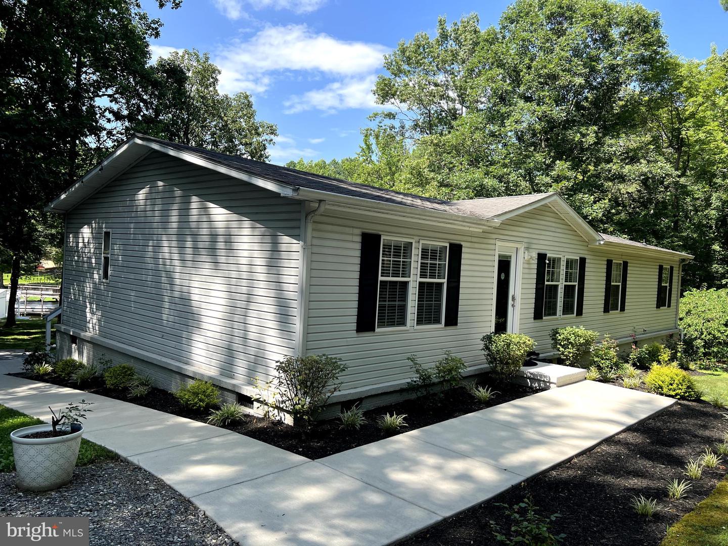 3322 RIVER BEND CT, BUMPASS, Virginia 23024, 3 Bedrooms Bedrooms, ,2 BathroomsBathrooms,Residential,For sale,3322 RIVER BEND CT,VASP2036840 MLS # VASP2036840