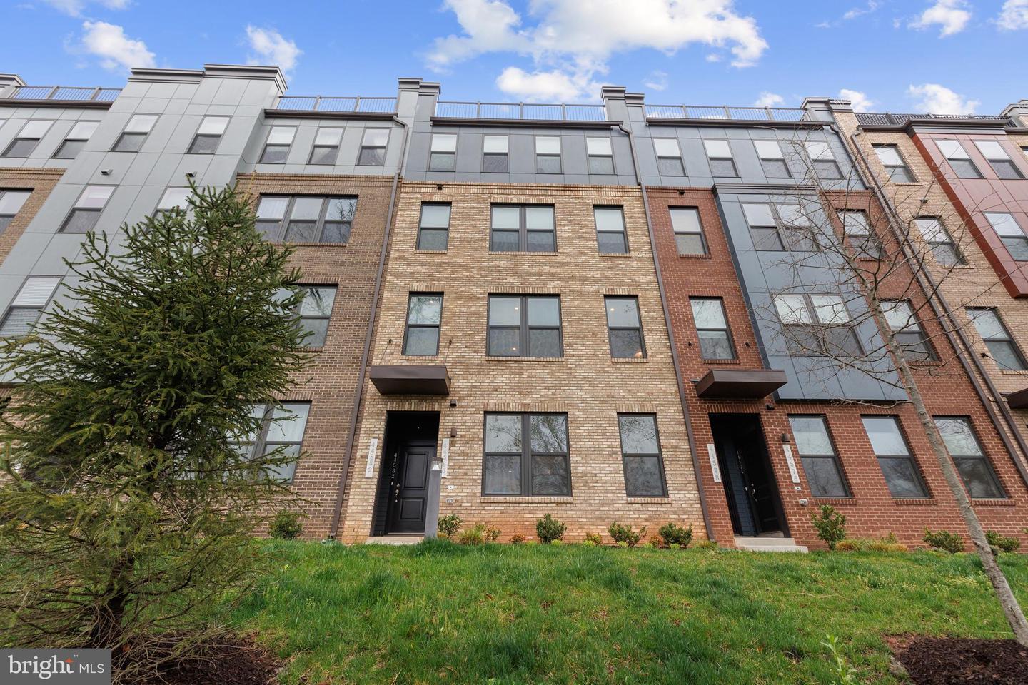 44580 WOLFHOUND SQ, ASHBURN, Virginia 20147, 3 Bedrooms Bedrooms, 9 Rooms Rooms,2 BathroomsBathrooms,Residential,For sale,44580 WOLFHOUND SQ,VALO2108580 MLS # VALO2108580