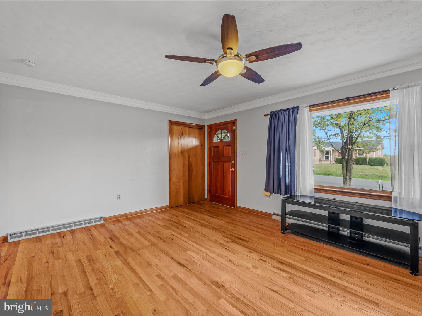 461 IMPERIAL ST, WINCHESTER, Virginia 22601, 4 Bedrooms Bedrooms, ,2 BathroomsBathrooms,Residential,For sale,461 IMPERIAL ST,VAWI2009230 MLS # VAWI2009230