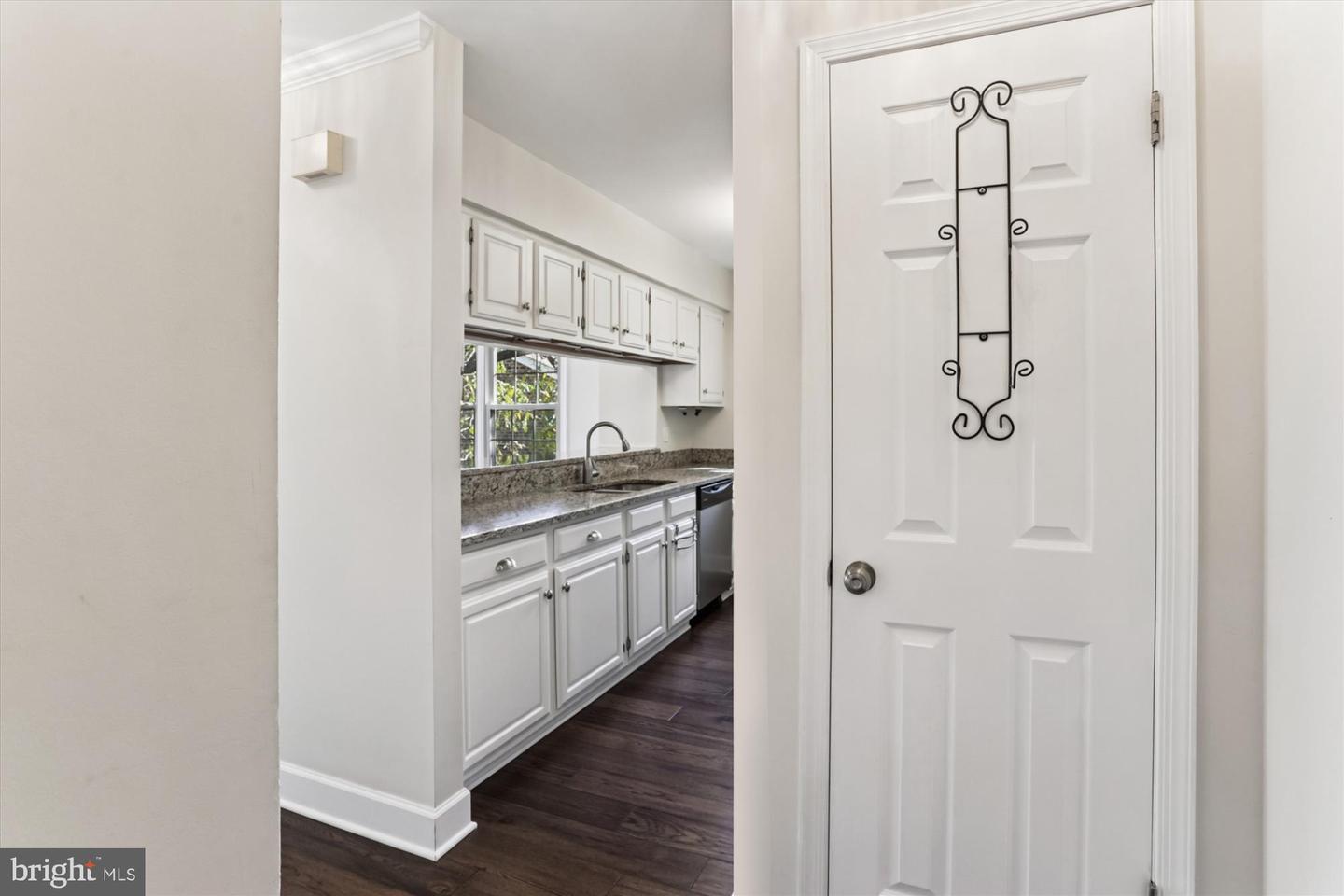 945 S SCOTT ST, ARLINGTON, Virginia 22204, 2 Bedrooms Bedrooms, ,2 BathroomsBathrooms,Residential,For sale,945 S SCOTT ST,VAAR2064794 MLS # VAAR2064794