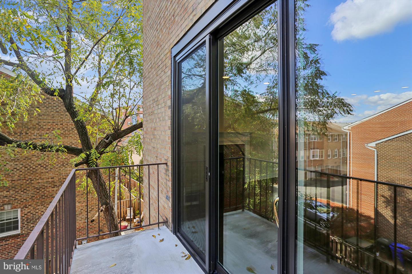 945 S SCOTT ST, ARLINGTON, Virginia 22204, 2 Bedrooms Bedrooms, ,2 BathroomsBathrooms,Residential,For sale,945 S SCOTT ST,VAAR2064794 MLS # VAAR2064794