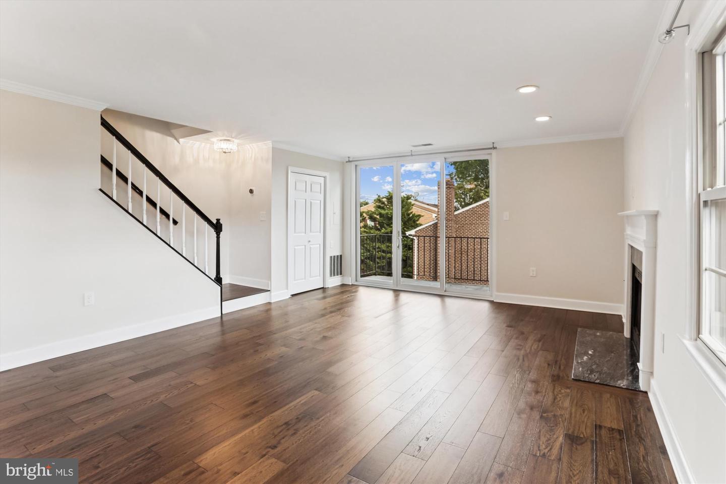 945 S SCOTT ST, ARLINGTON, Virginia 22204, 2 Bedrooms Bedrooms, ,2 BathroomsBathrooms,Residential,For sale,945 S SCOTT ST,VAAR2064794 MLS # VAAR2064794