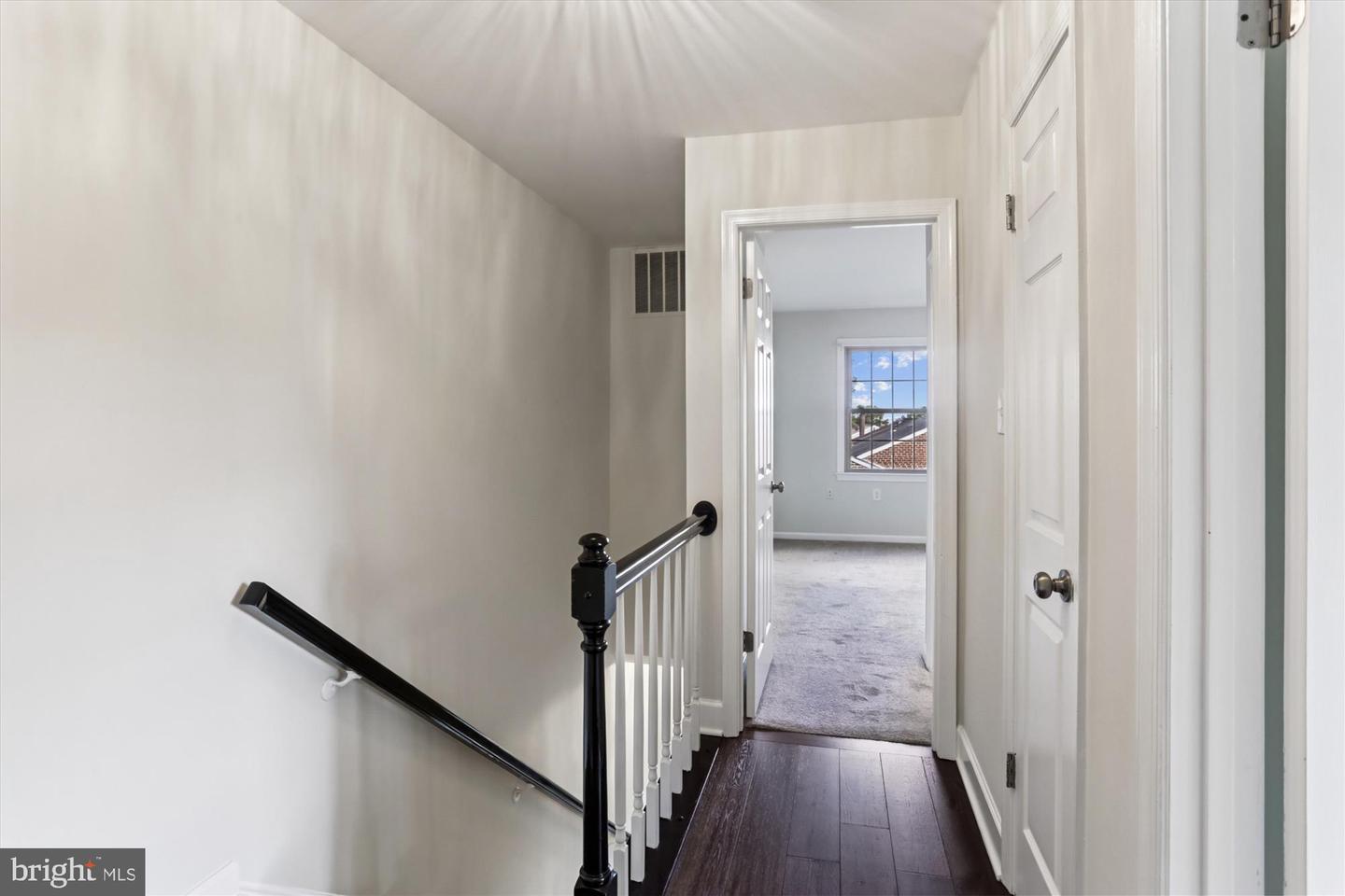 945 S SCOTT ST, ARLINGTON, Virginia 22204, 2 Bedrooms Bedrooms, ,2 BathroomsBathrooms,Residential,For sale,945 S SCOTT ST,VAAR2064794 MLS # VAAR2064794