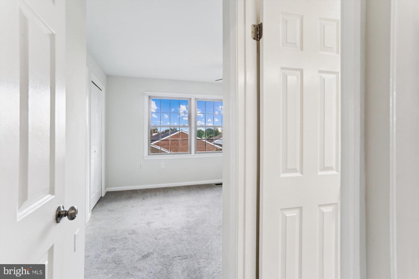 945 S SCOTT ST, ARLINGTON, Virginia 22204, 2 Bedrooms Bedrooms, ,2 BathroomsBathrooms,Residential,For sale,945 S SCOTT ST,VAAR2064794 MLS # VAAR2064794