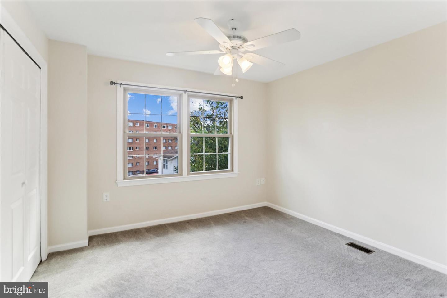 945 S SCOTT ST, ARLINGTON, Virginia 22204, 2 Bedrooms Bedrooms, ,2 BathroomsBathrooms,Residential,For sale,945 S SCOTT ST,VAAR2064794 MLS # VAAR2064794
