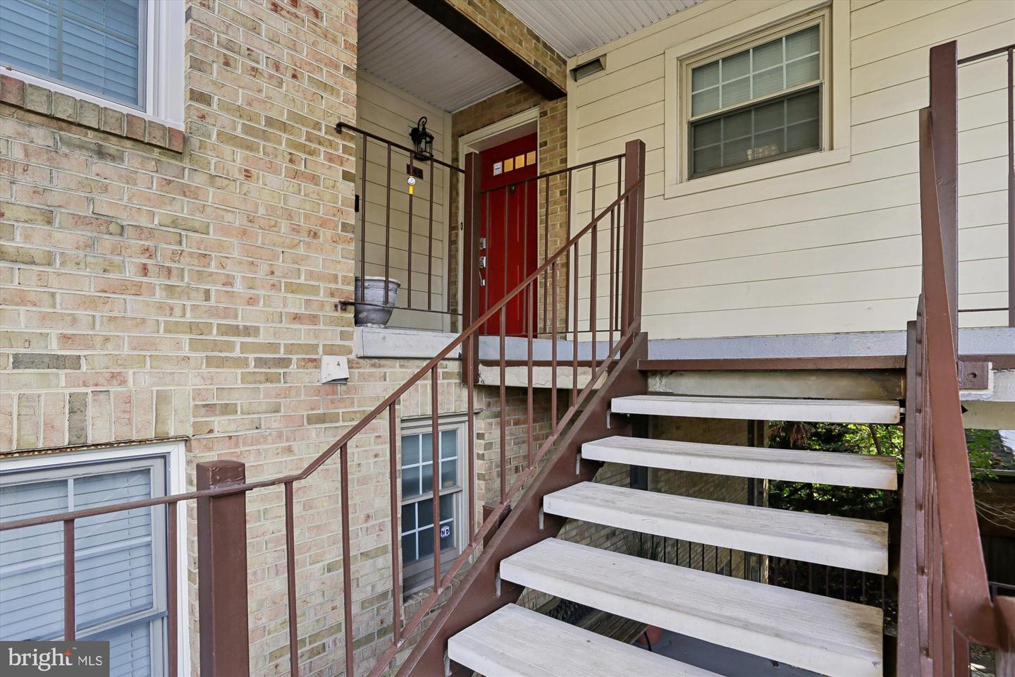 945 S SCOTT ST, ARLINGTON, Virginia 22204, 2 Bedrooms Bedrooms, ,2 BathroomsBathrooms,Residential,For sale,945 S SCOTT ST,VAAR2064794 MLS # VAAR2064794