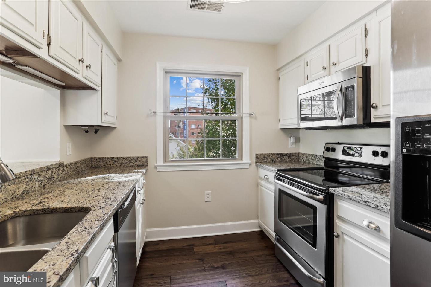 945 S SCOTT ST, ARLINGTON, Virginia 22204, 2 Bedrooms Bedrooms, ,2 BathroomsBathrooms,Residential,For sale,945 S SCOTT ST,VAAR2064794 MLS # VAAR2064794