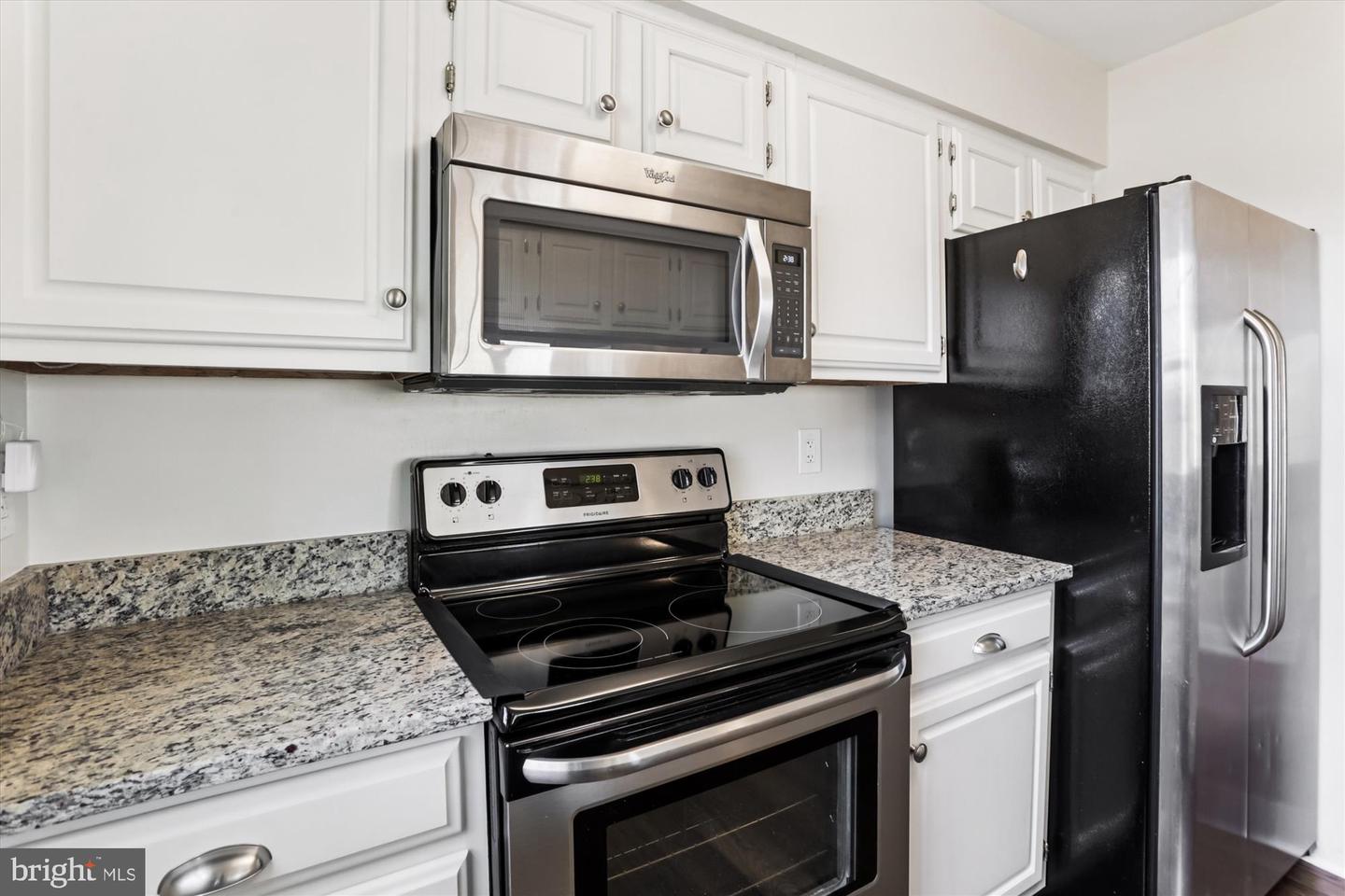 945 S SCOTT ST, ARLINGTON, Virginia 22204, 2 Bedrooms Bedrooms, ,2 BathroomsBathrooms,Residential,For sale,945 S SCOTT ST,VAAR2064794 MLS # VAAR2064794