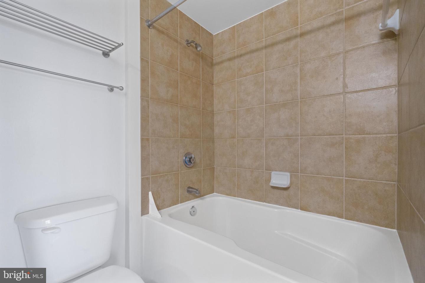 4480 MARKET COMMONS DR #505, FAIRFAX, Virginia 22033, 1 Bedroom Bedrooms, ,1 BathroomBathrooms,Residential,For sale,4480 MARKET COMMONS DR #505,VAFX2273810 MLS # VAFX2273810
